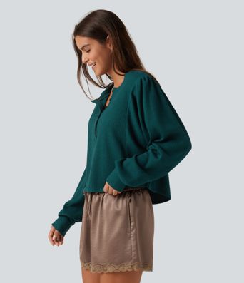 Gerafftes Lounge-Top mit Henley-Ausschnitt, langen Ärmeln, Waffelstoff und abgerundetem Saum