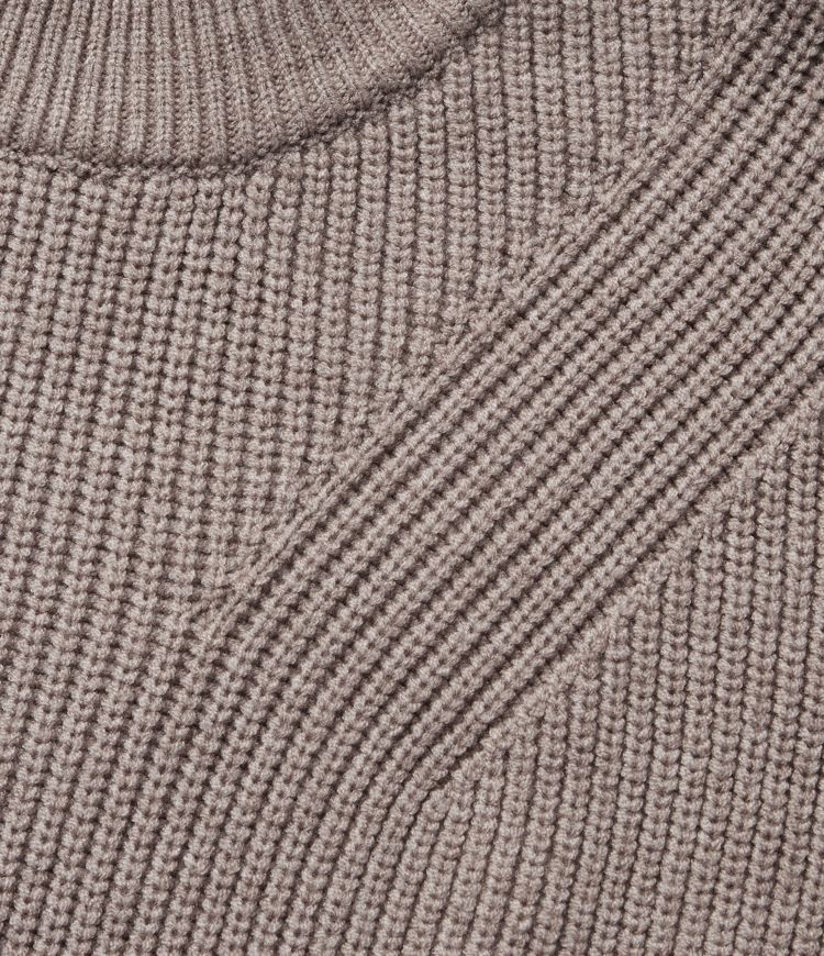 Pull de bureau à encolure arrondie, manches longues et franges