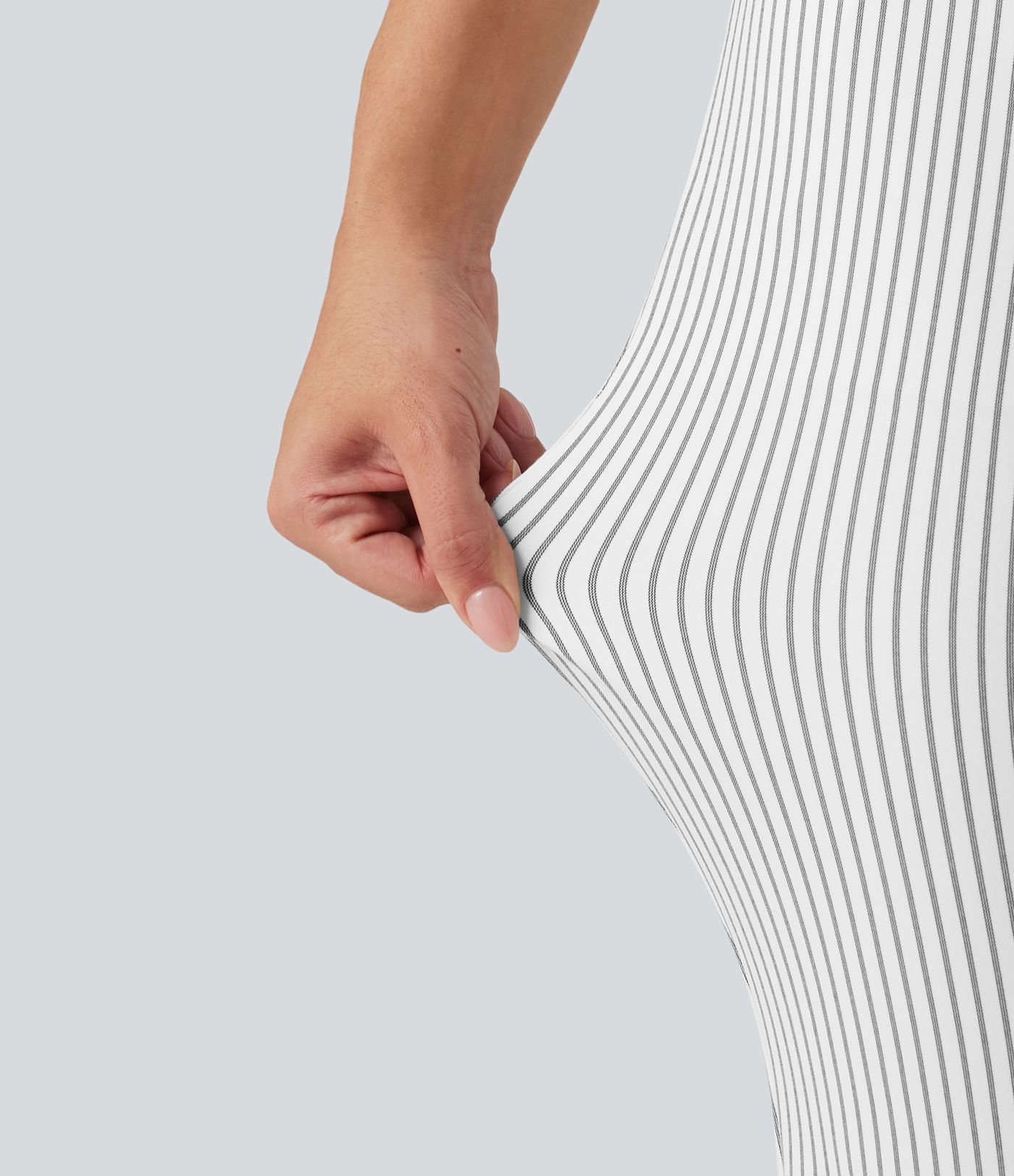 Mid Rise Stripe Bootcut Yoga Leggings with Pockets Mid Rise Stripe Bootcut Yoga Leggings with Pockets