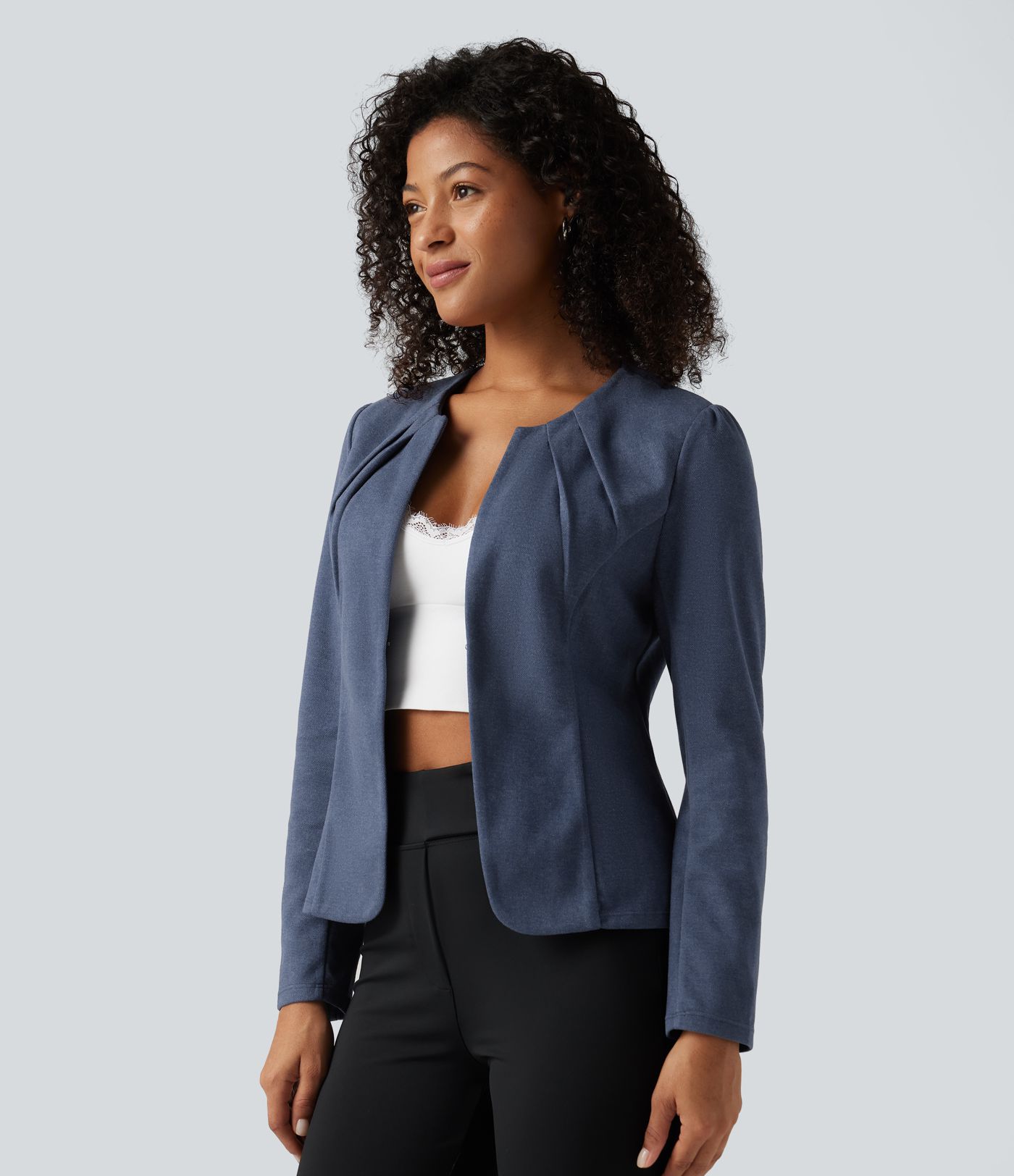 Blazer mit Rundhalsausschnitt und Haken- und Ösenverschluss für die Arbeit Blazer mit Rundhalsausschnitt und Haken- und Ösenverschluss für die Arbeit