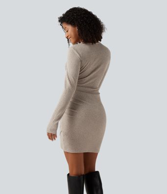 Lässiges, gerafftes Minikleid aus geripptem Strick mit V-Ausschnitt und langen Ärmeln