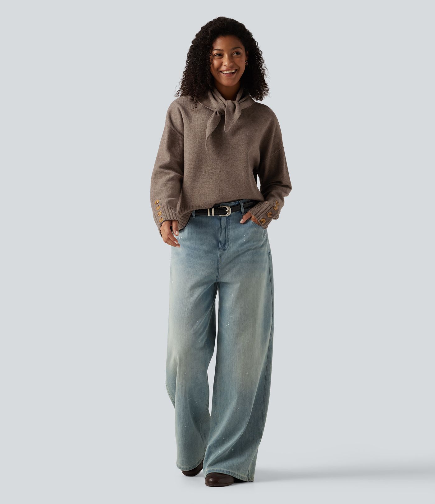 Lässiger Pullover mit Rundhalsausschnitt, langen Ärmeln und passendem Schal Lässiger Pullover mit Rundhalsausschnitt, langen Ärmeln und passendem Schal