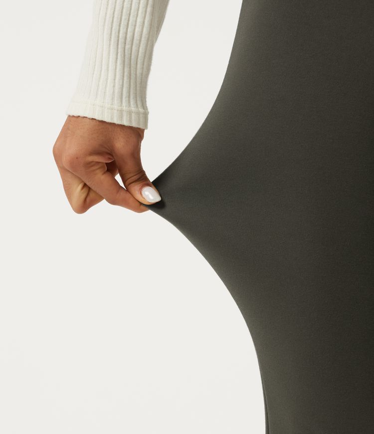 Halara Flex™ Arbeitshose mit mittlerer Bundhöhe, schmal zulaufender Passform und Taschen Halara Flex™ Arbeitshose mit mittlerer Bundhöhe, schmal zulaufender Passform und Taschen