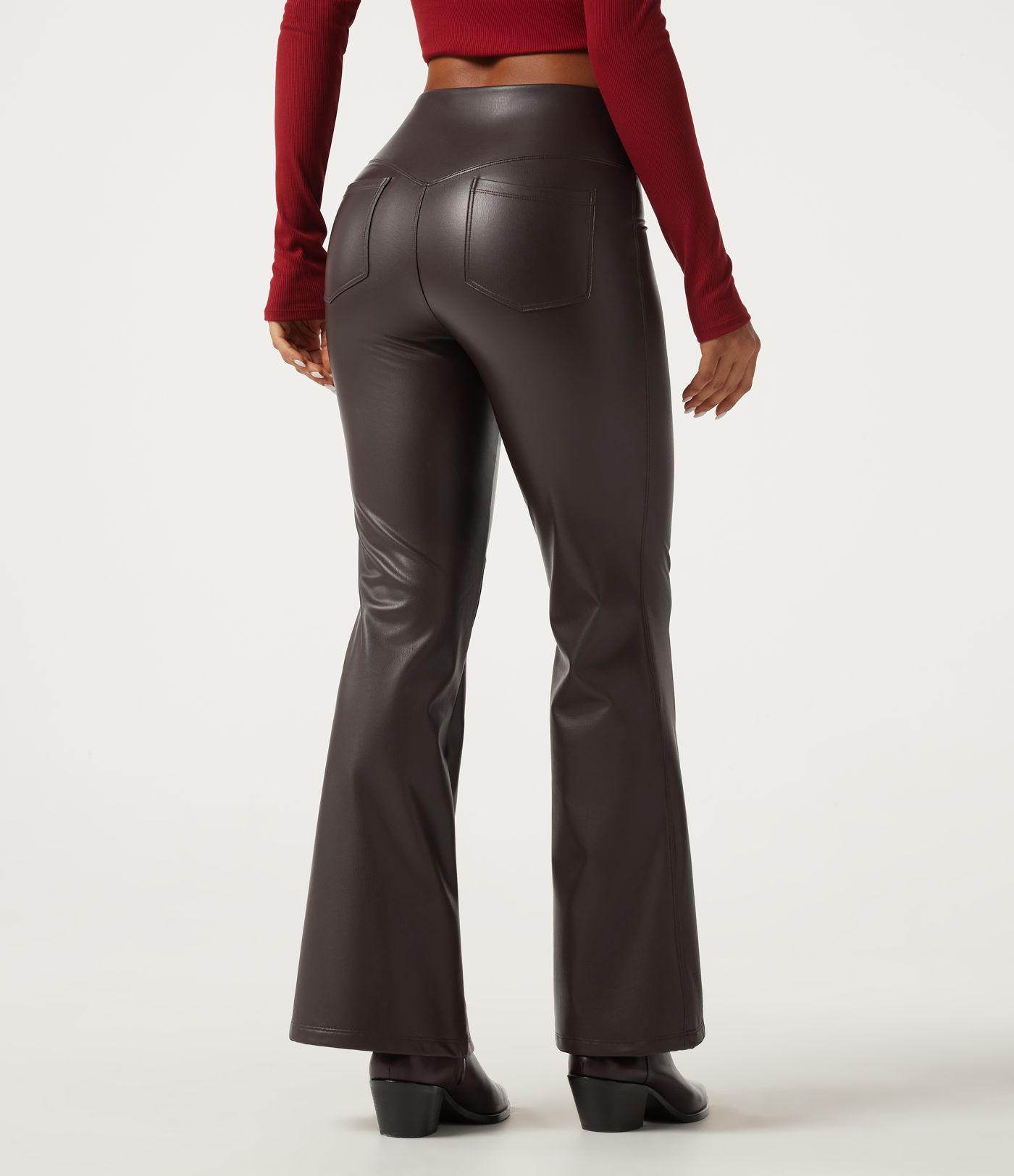Lässige, ausgestellte Fleece-Leggings aus elastischem Kunstleder mit hohem Bund und Gesäßtaschen