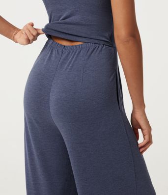 Ärmelloser, geraffter Jumpsuit mit U-Ausschnitt, Seitentaschen und integriertem BH - Easy Peezy Edition