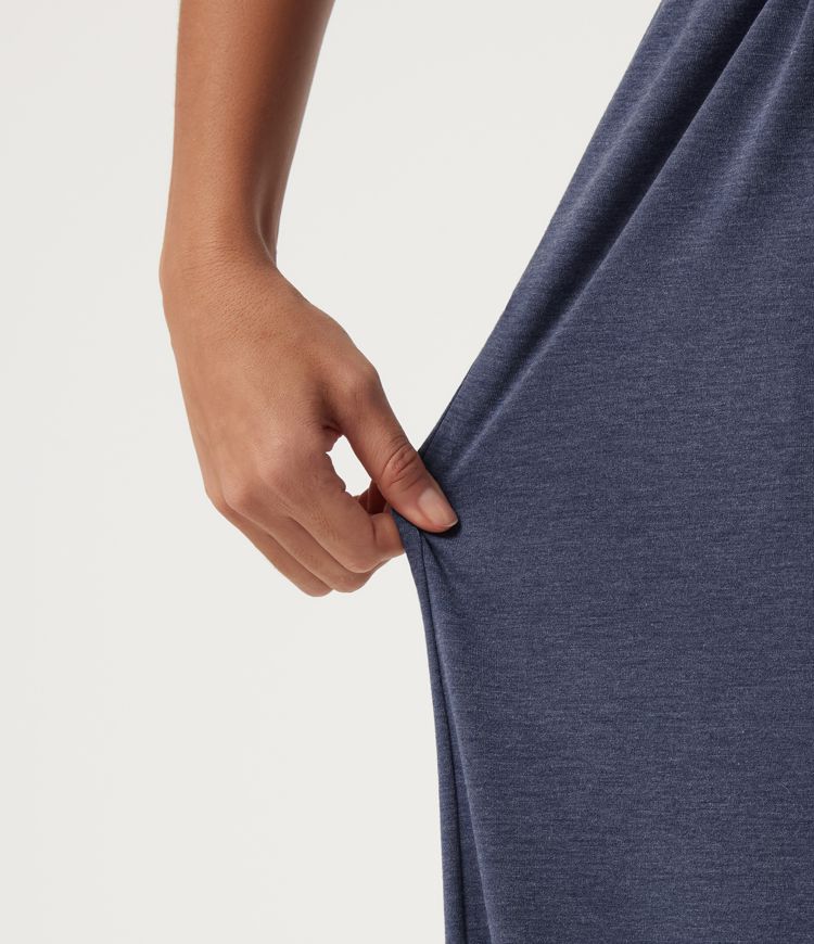 Ärmelloser, geraffter Jumpsuit mit U-Ausschnitt, Seitentaschen und integriertem BH - Easy Peezy Edition