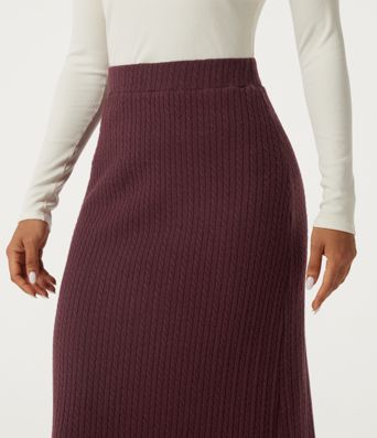 Lässiger A-Linien-Midirock mit hoher Taille und Saumschlitz Lässiger A-Linien-Midirock mit hoher Taille und Saumschlitz