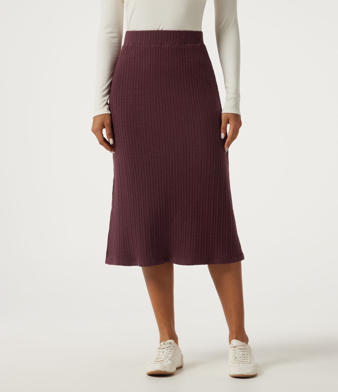 Lässiger A-Linien-Midirock mit hoher Taille und Saumschlitz Lässiger A-Linien-Midirock mit hoher Taille und Saumschlitz