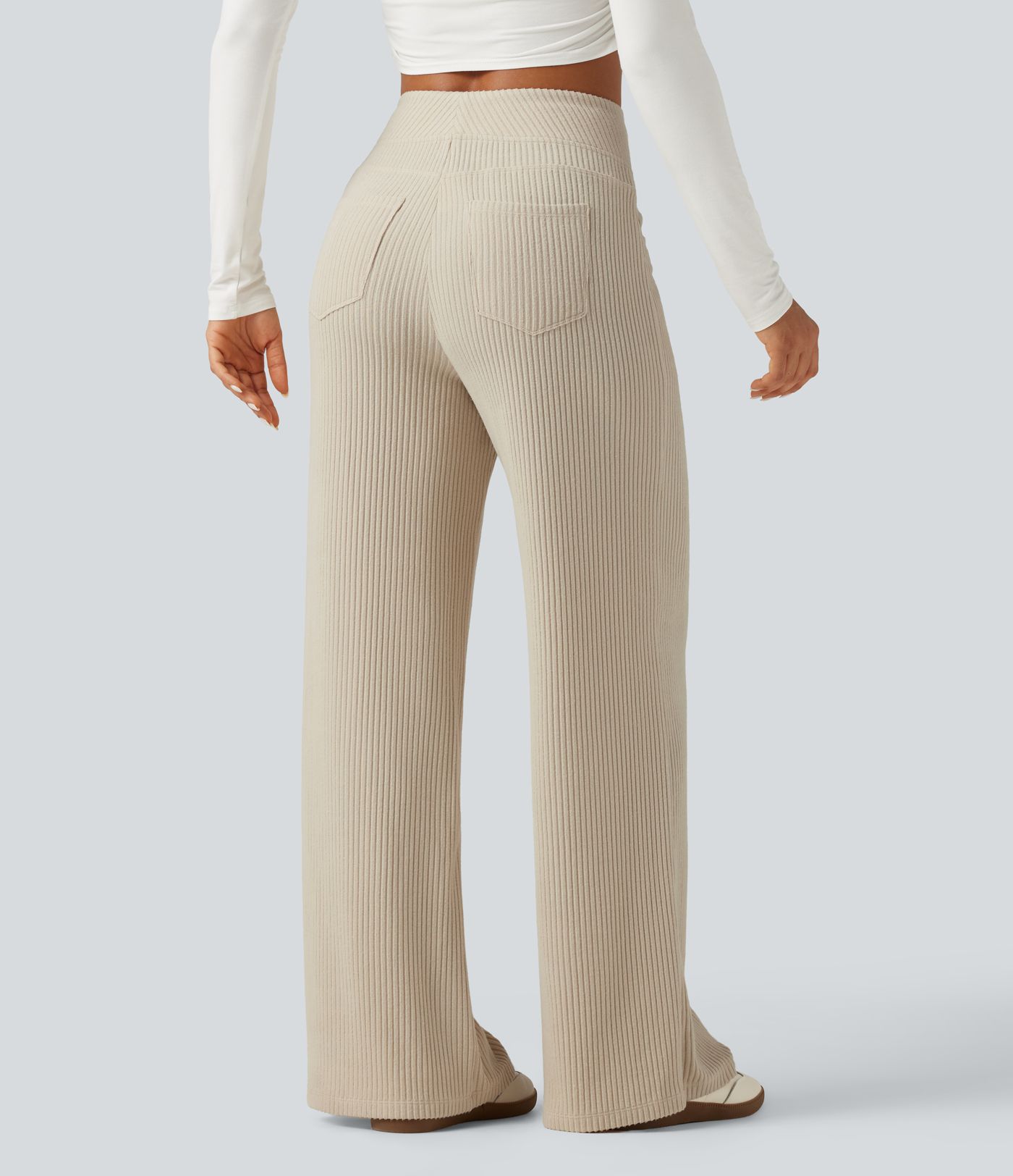 Rippstrick‑Hose mit hohem Bund, weitem Bein und Taschen Rippstrick‑Hose mit hohem Bund, weitem Bein und Taschen