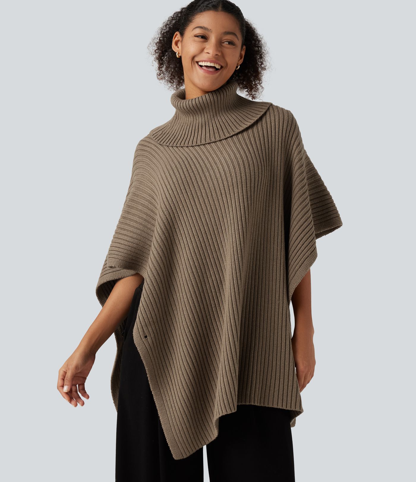 Lässiger Pullover mit hohem Kragen und halblangen Fledermausärmeln