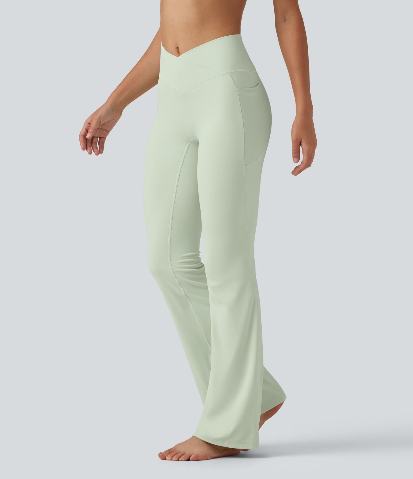 SoftlyZero™ legíny s vysokým pasem a překříženým předním dílem, jednobarevné bootcut, volnočasové, s kapsami — UPF50+ SoftlyZero™ legíny s vysokým pasem a překříženým předním dílem, jednobarevné bootcut, volnočasové, s kapsami — UPF50+