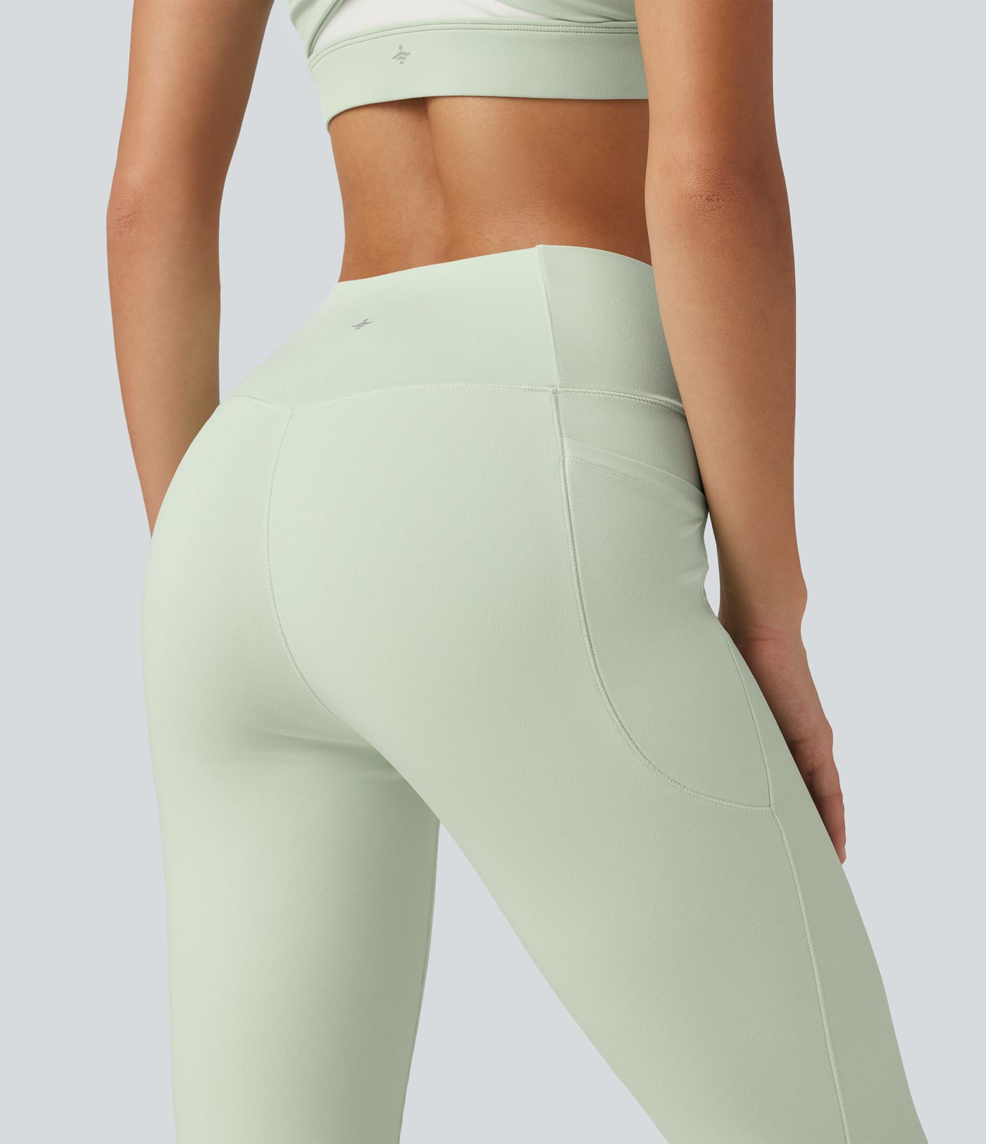 SoftlyZero™ legíny s vysokým pasem a překříženým předním dílem, jednobarevné bootcut, volnočasové, s kapsami — UPF50+ SoftlyZero™ legíny s vysokým pasem a překříženým předním dílem, jednobarevné bootcut, volnočasové, s kapsami — UPF50+