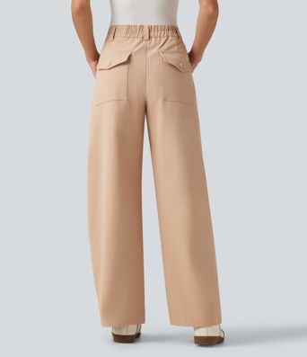 Bürohose mit mittelhohem Bund, mehreren Taschen und geschwungenem Bein Bürohose mit mittelhohem Bund, mehreren Taschen und geschwungenem Bein