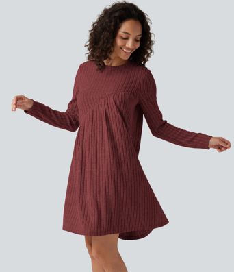 Lässiges Minikleid aus geripptem Strick mit Rundhalsausschnitt, langen Ärmeln und asymmetrischem Design Lässiges Minikleid aus geripptem Strick mit Rundhalsausschnitt, langen Ärmeln und asymmetrischem Design