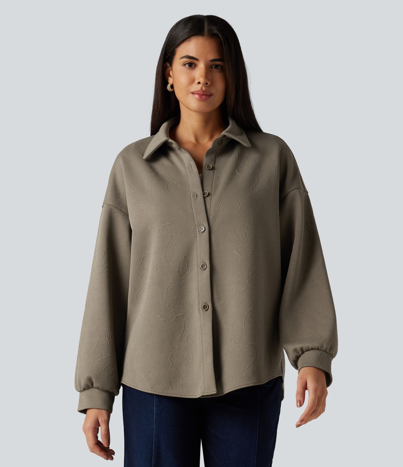 Lässige Jacke mit Kragen, langen Ärmeln und geometrischem Muster