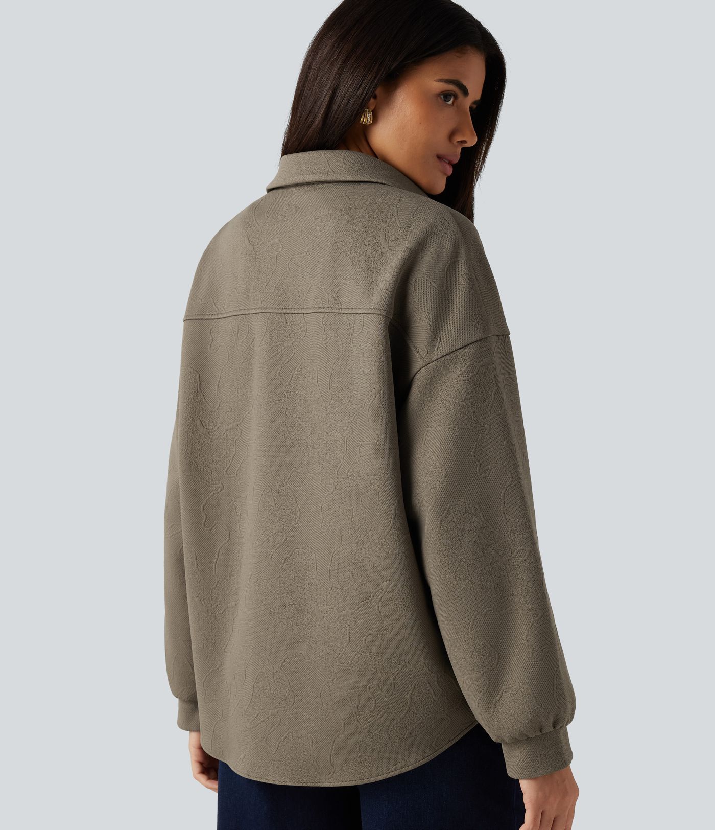 Lässige Jacke mit Kragen, langen Ärmeln und geometrischem Muster