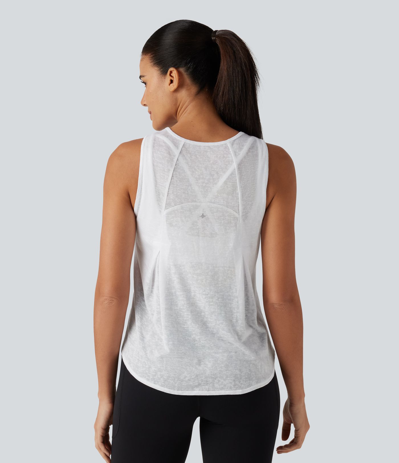 Round Neck Curved Hem Built-in Bra Workout Tank Top Round Neck Curved Hem Built-in Bra Workout Tank Top