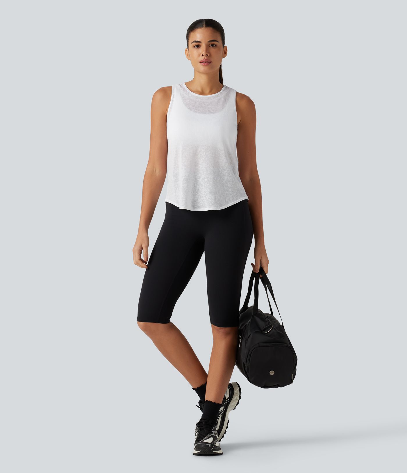Round Neck Curved Hem Built-in Bra Workout Tank Top Round Neck Curved Hem Built-in Bra Workout Tank Top