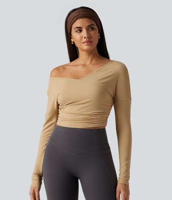 SoftlyZero Airy - Gerafftes Yoga-Sport-Top mit V-Ausschnitt, langen Ärmeln und InstantCool SoftlyZero Airy - Gerafftes Yoga-Sport-Top mit V-Ausschnitt, langen Ärmeln und InstantCool