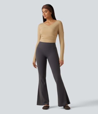 SoftlyZero Airy - Gerafftes Yoga-Sport-Top mit V-Ausschnitt, langen Ärmeln und InstantCool SoftlyZero Airy - Gerafftes Yoga-Sport-Top mit V-Ausschnitt, langen Ärmeln und InstantCool