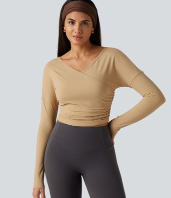 SoftlyZero Airy - Gerafftes Yoga-Sport-Top mit V-Ausschnitt, langen Ärmeln und InstantCool SoftlyZero Airy - Gerafftes Yoga-Sport-Top mit V-Ausschnitt, langen Ärmeln und InstantCool