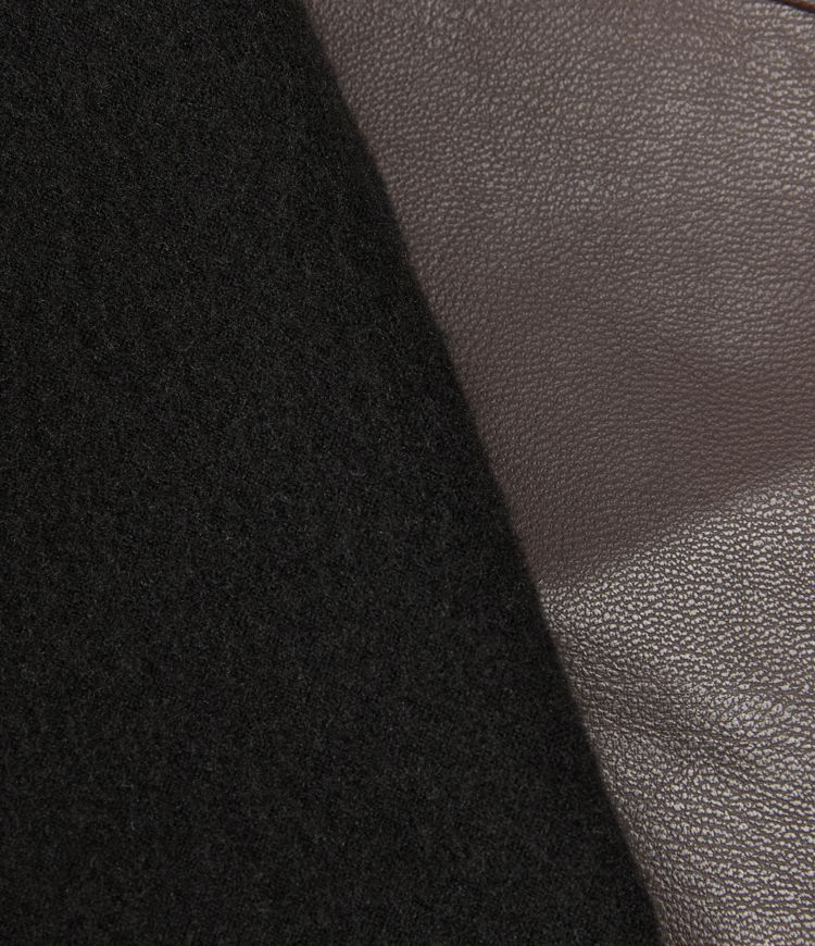 Geraffte Fleece-Yoga-Leggings aus elastischem Kunstleder mit hohem Bund und Gesäßtaschen Geraffte Fleece-Yoga-Leggings aus elastischem Kunstleder mit hohem Bund und Gesäßtaschen