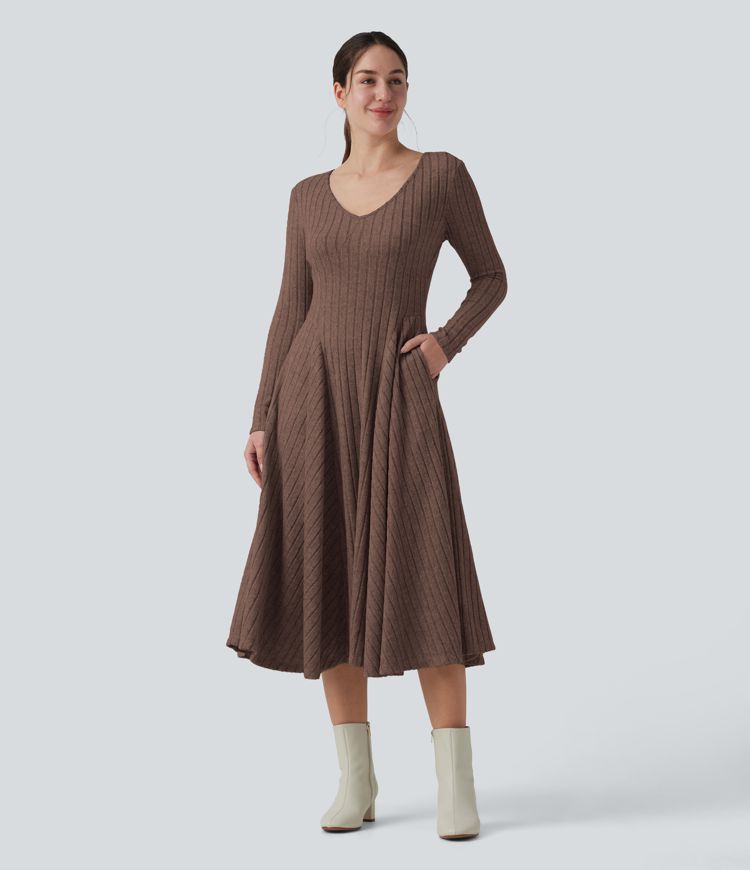 Robe midi évasée en maille côtelée à encolure en V, manches longues et poches