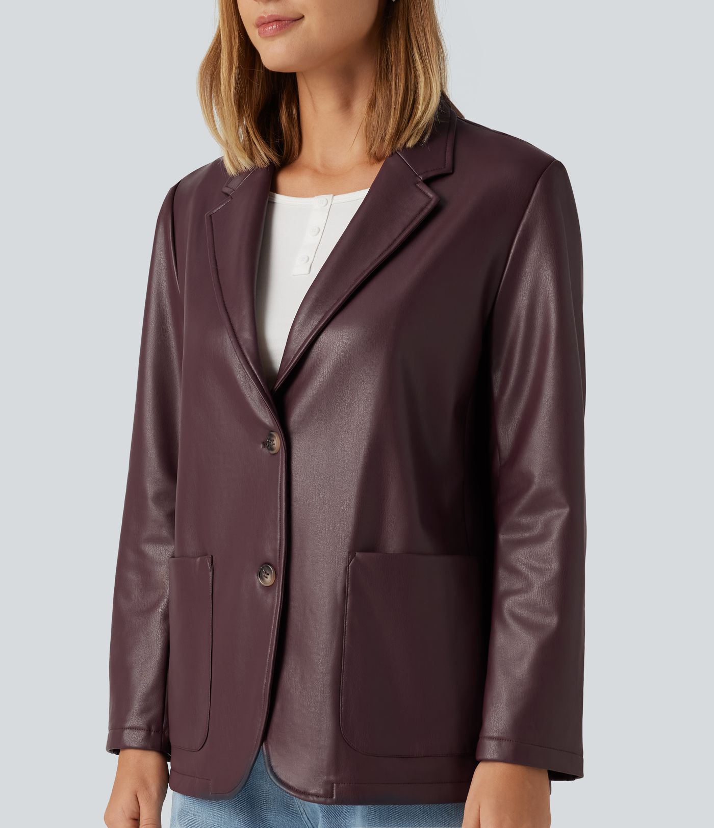 Lässiger Blazer aus Kunstleder mit Reverskragen, Seitentaschen und langen Ärmeln
