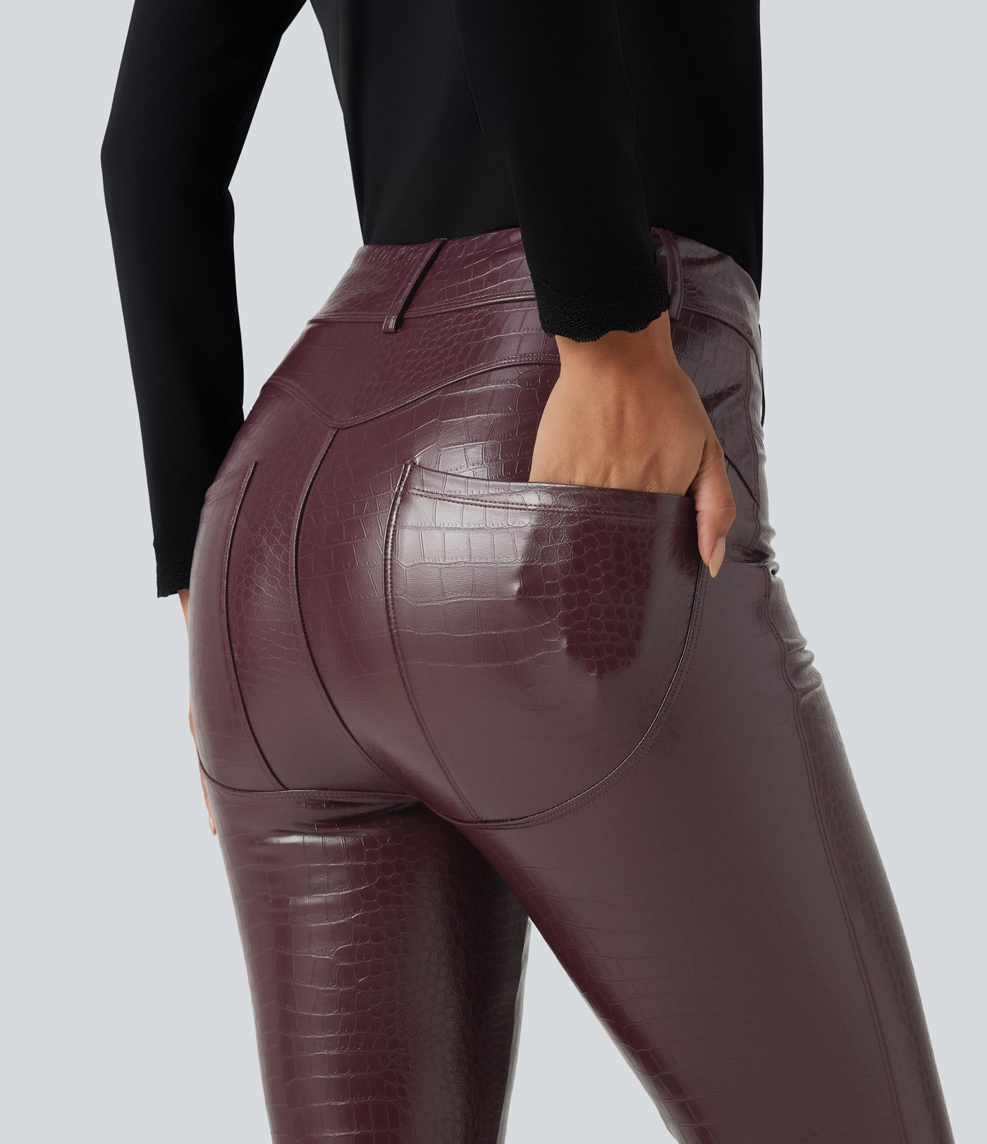 Lässige Fleece-Leggings aus elastischem Kunstleder mit hohem Bund, Gesäßtaschen und Schlangenmuster Lässige Fleece-Leggings aus elastischem Kunstleder mit hohem Bund, Gesäßtaschen und Schlangenmuster