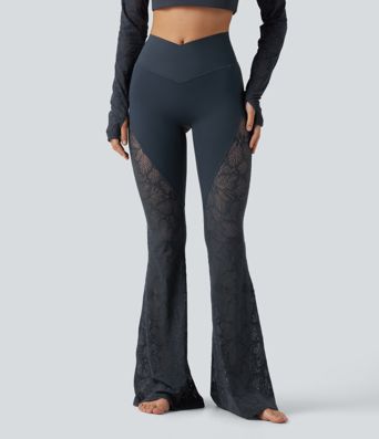 Halara UltraSculpt™ High-Waist Yoga-Flare-Leggings mit überkreuztem, bauchformendem Bund, kontrastierender Spitze und Taschen