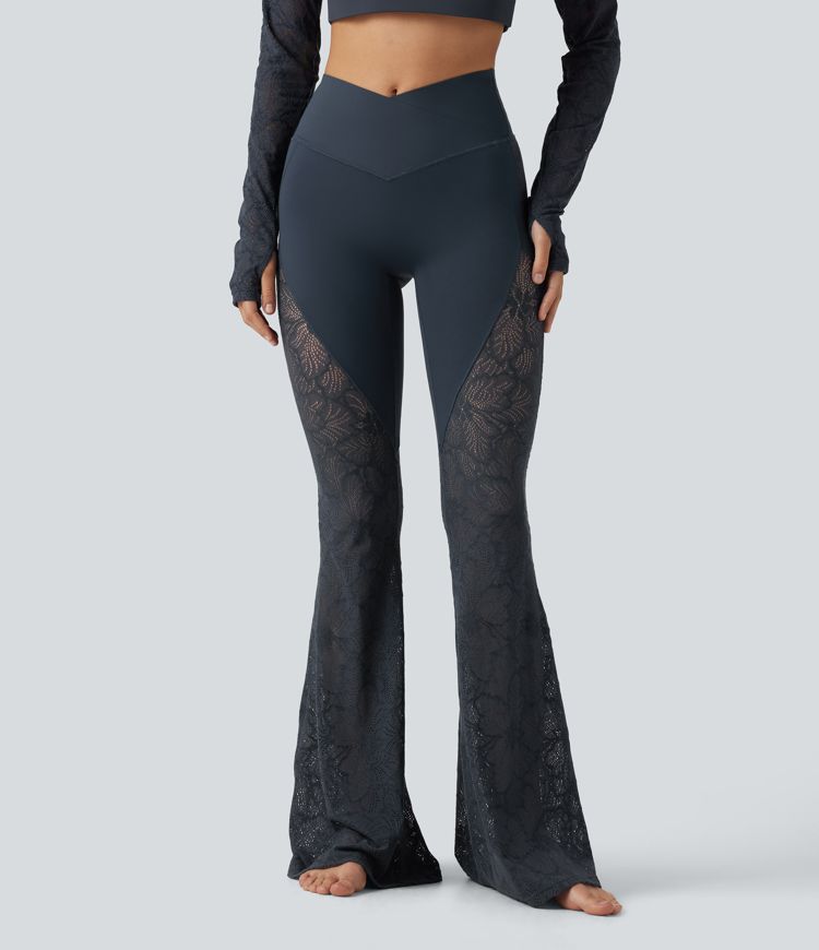Halara UltraSculpt™ High-Waist Yoga-Flare-Leggings mit überkreuztem, bauchformendem Bund, kontrastierender Spitze und Taschen