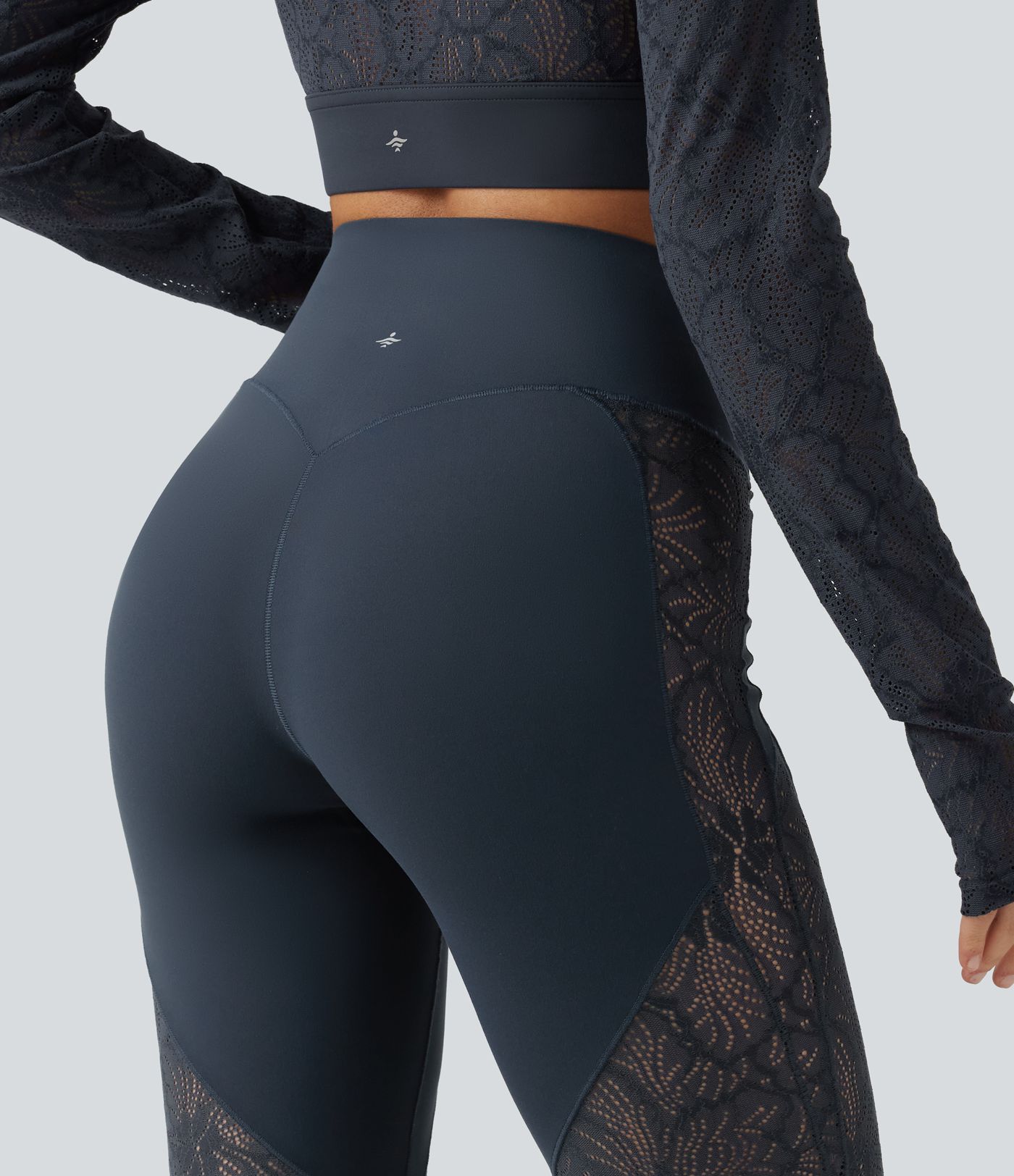 Halara UltraSculpt™ High-Waist Yoga-Flare-Leggings mit überkreuztem, bauchformendem Bund, kontrastierender Spitze und Taschen