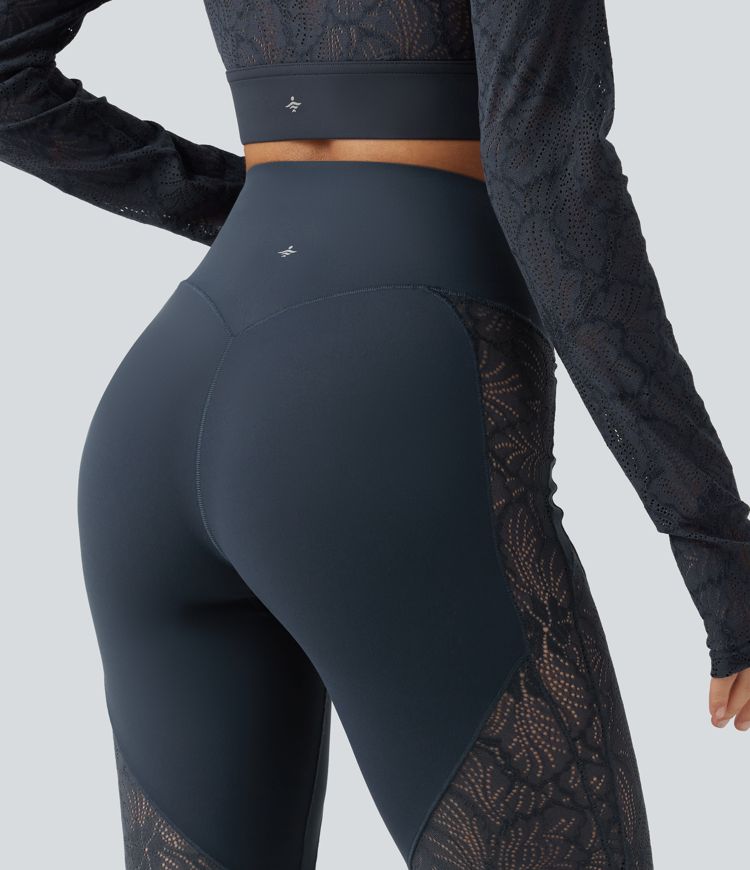 Halara UltraSculpt™ High-Waist Yoga-Flare-Leggings mit überkreuztem, bauchformendem Bund, kontrastierender Spitze und Taschen