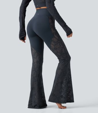 Halara UltraSculpt™ High-Waist Yoga-Flare-Leggings mit überkreuztem, bauchformendem Bund, kontrastierender Spitze und Taschen