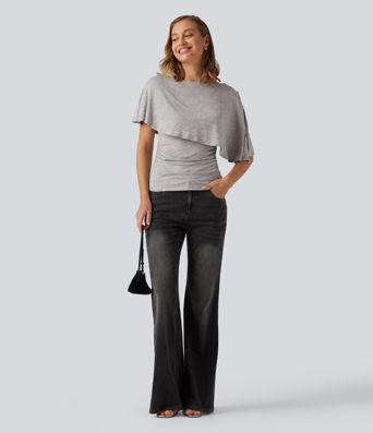 Lässiges, geripptes Top mit kurzen Ärmeln und asymmetrischem Design Lässiges, geripptes Top mit kurzen Ärmeln und asymmetrischem Design