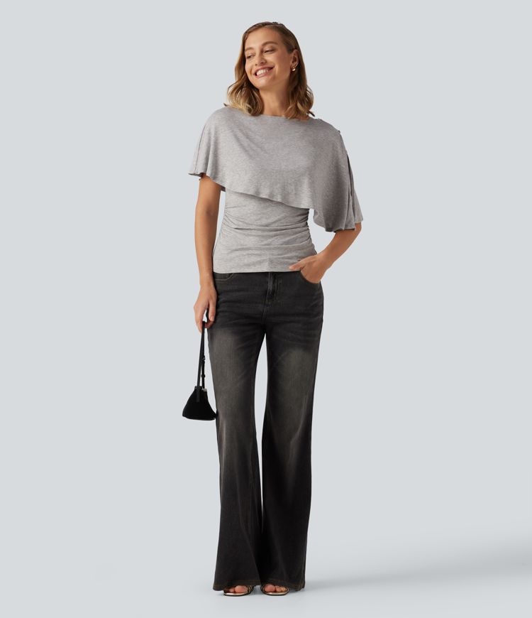Lässiges, geripptes Top mit kurzen Ärmeln und asymmetrischem Design Lässiges, geripptes Top mit kurzen Ärmeln und asymmetrischem Design