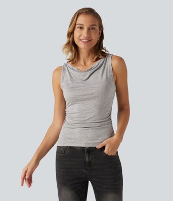 Lässiges, geripptes Top mit kurzen Ärmeln und asymmetrischem Design Lässiges, geripptes Top mit kurzen Ärmeln und asymmetrischem Design