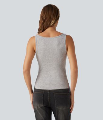 Lässiges, geripptes Top mit kurzen Ärmeln und asymmetrischem Design Lässiges, geripptes Top mit kurzen Ärmeln und asymmetrischem Design