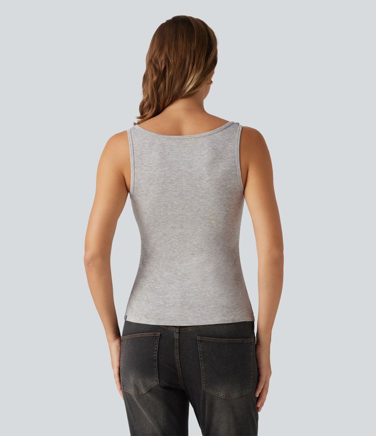 Lässiges, geripptes Top mit kurzen Ärmeln und asymmetrischem Design Lässiges, geripptes Top mit kurzen Ärmeln und asymmetrischem Design