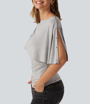 Lässiges, geripptes Top mit kurzen Ärmeln und asymmetrischem Design Lässiges, geripptes Top mit kurzen Ärmeln und asymmetrischem Design