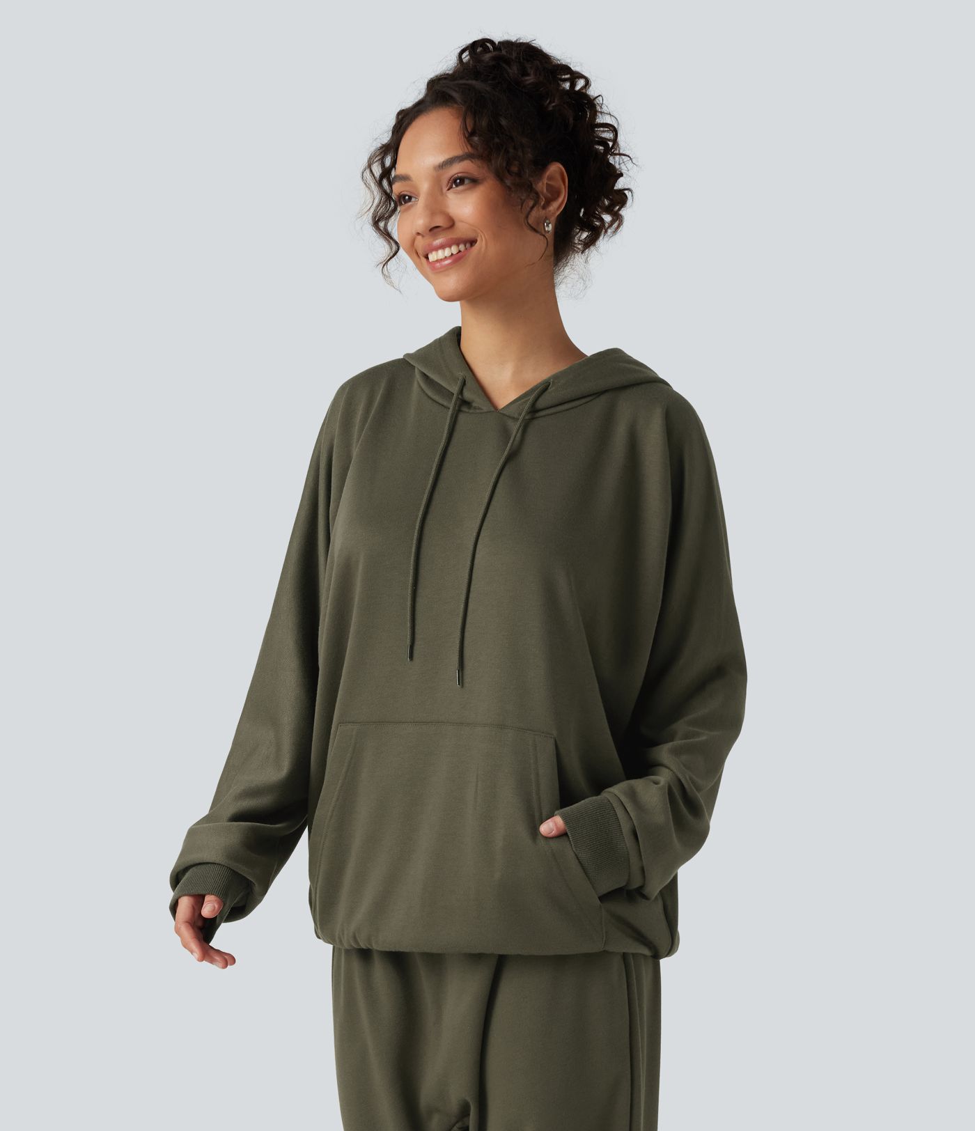 Lässiges Sport-Sweatshirt mit Kapuze, Rundhalsausschnitt, Kängurutasche und langen Ärmeln Lässiges Sport-Sweatshirt mit Kapuze, Rundhalsausschnitt, Kängurutasche und langen Ärmeln