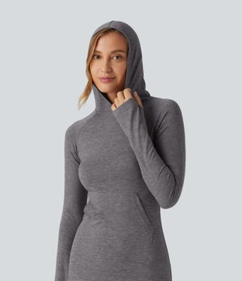 Robe maxi à capuche, manches longues, coupe trapèze et passe-pouces avec poche Robe maxi à capuche, manches longues, coupe trapèze et passe-pouces avec poche