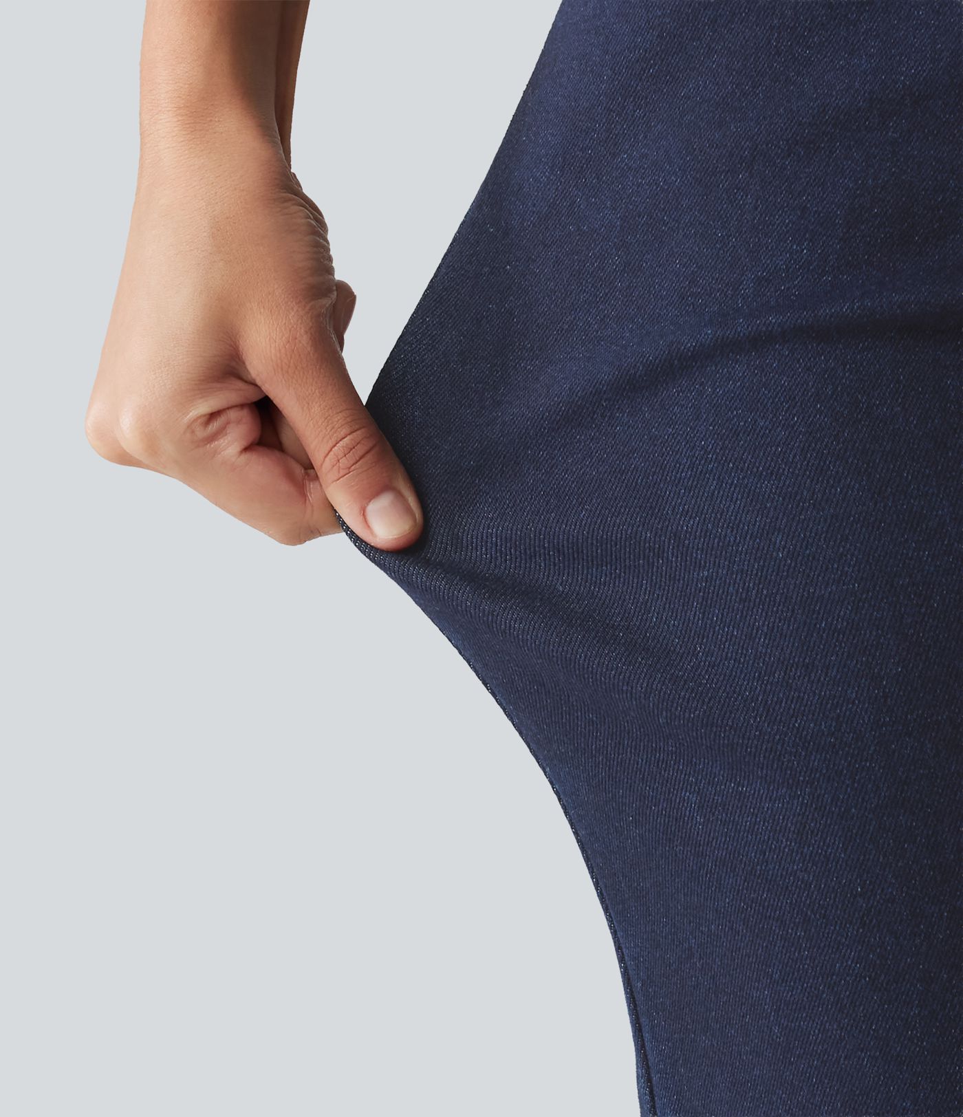 Lässige Jeans aus Baumwolle mit mittelhohem Bund, mehreren Taschen und geradem Bein Lässige Jeans aus Baumwolle mit mittelhohem Bund, mehreren Taschen und geradem Bein