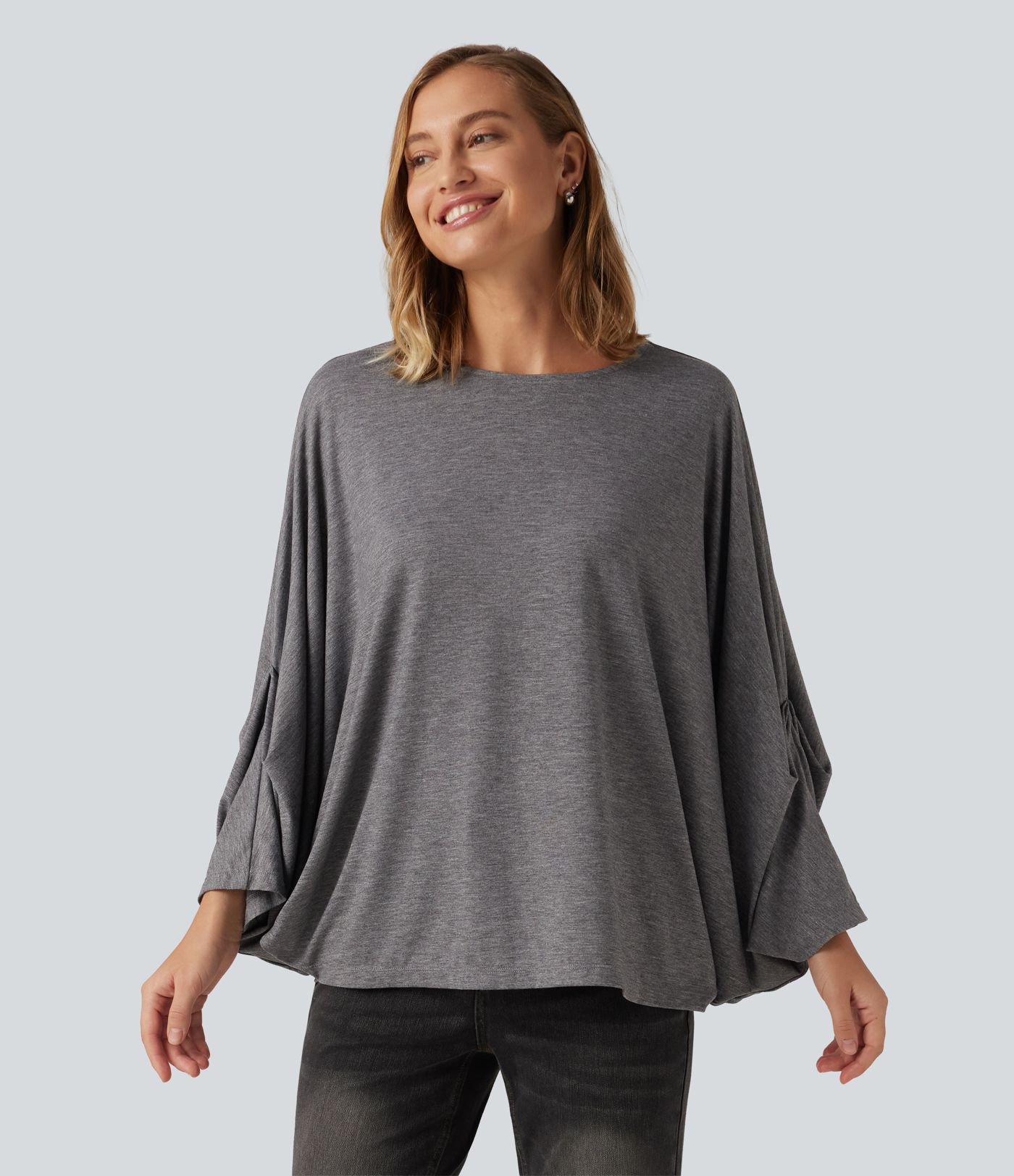 T-shirt oversize à encolure arrondie et manches longues chauve-souris – bonnets B à E T-shirt oversize à encolure arrondie et manches longues chauve-souris – bonnets B à E