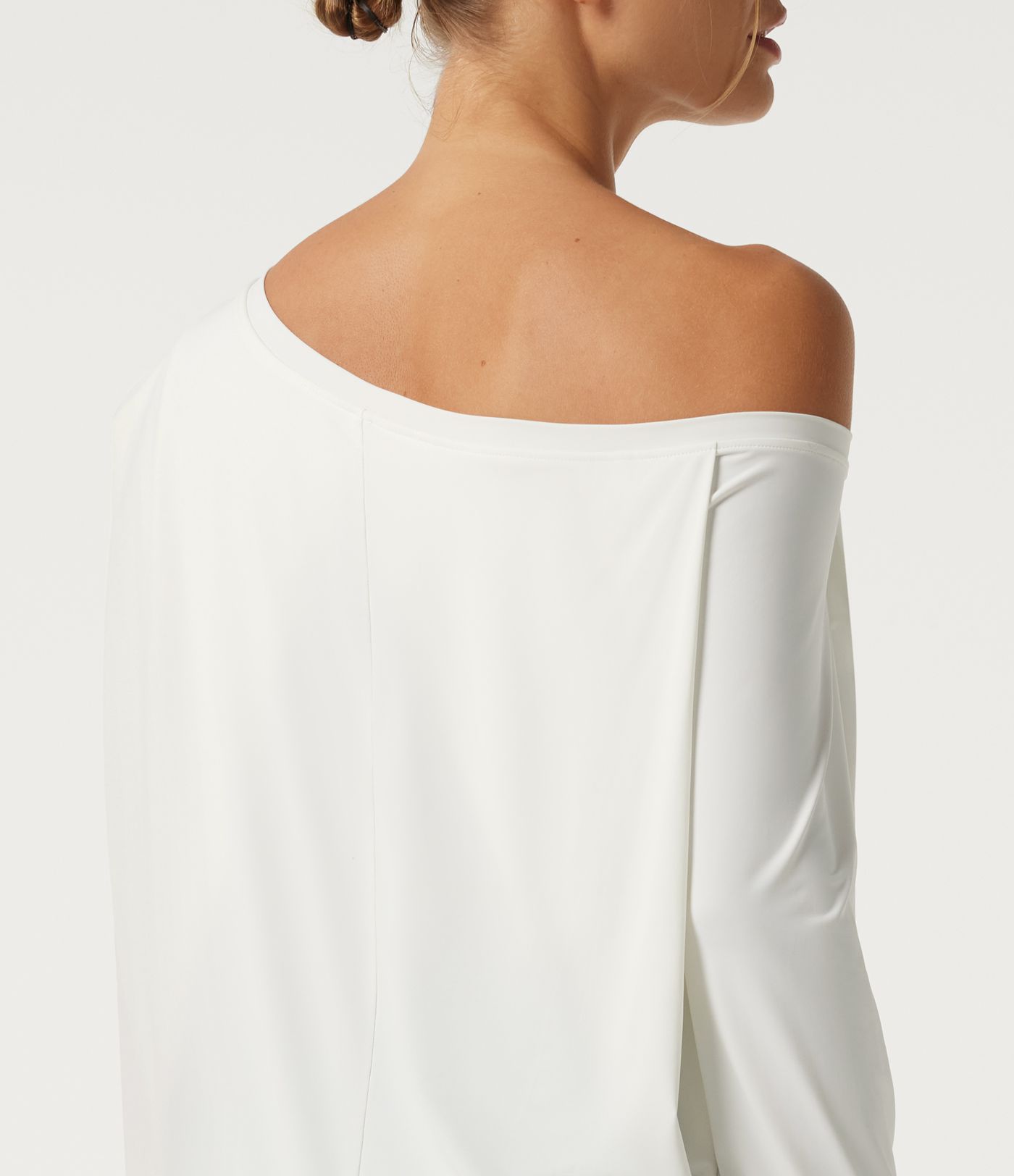 Haut de yoga asymétrique effet frais InstantCool à manches longues et détails plissés protection solaire UPF50+ Haut de yoga asymétrique effet frais InstantCool à manches longues et détails plissés protection solaire UPF50+