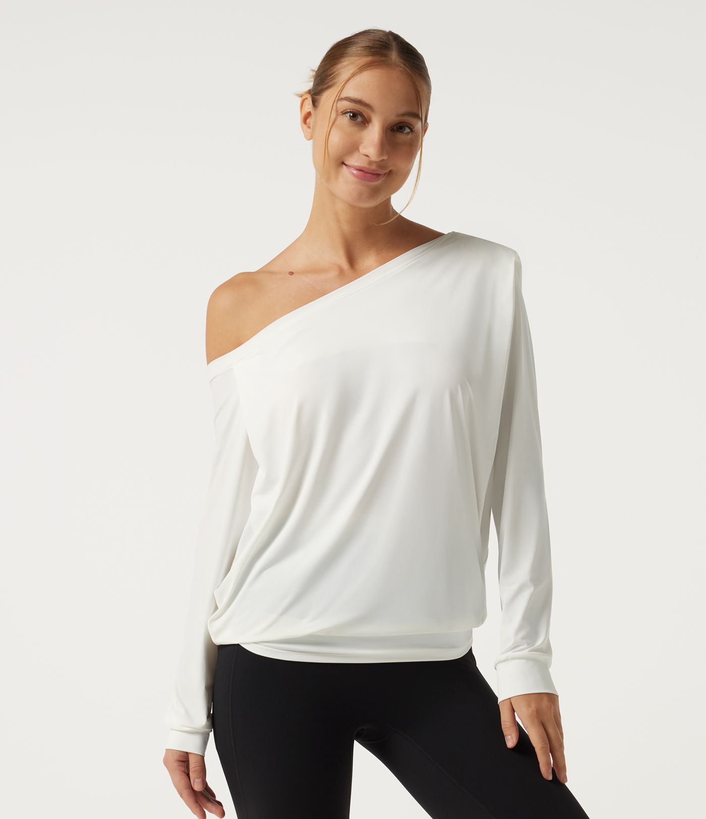 Haut de yoga asymétrique effet frais InstantCool à manches longues et détails plissés protection solaire UPF50+ Haut de yoga asymétrique effet frais InstantCool à manches longues et détails plissés protection solaire UPF50+