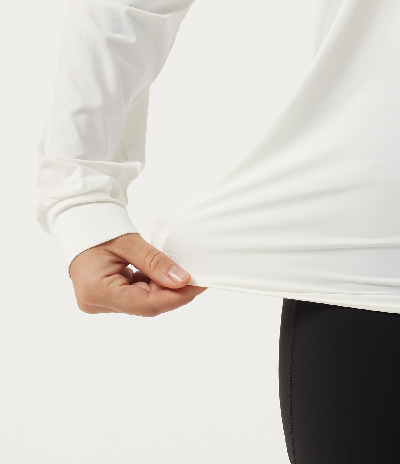 Haut de yoga asymétrique effet frais InstantCool à manches longues et détails plissés protection solaire UPF50+ Haut de yoga asymétrique effet frais InstantCool à manches longues et détails plissés protection solaire UPF50+