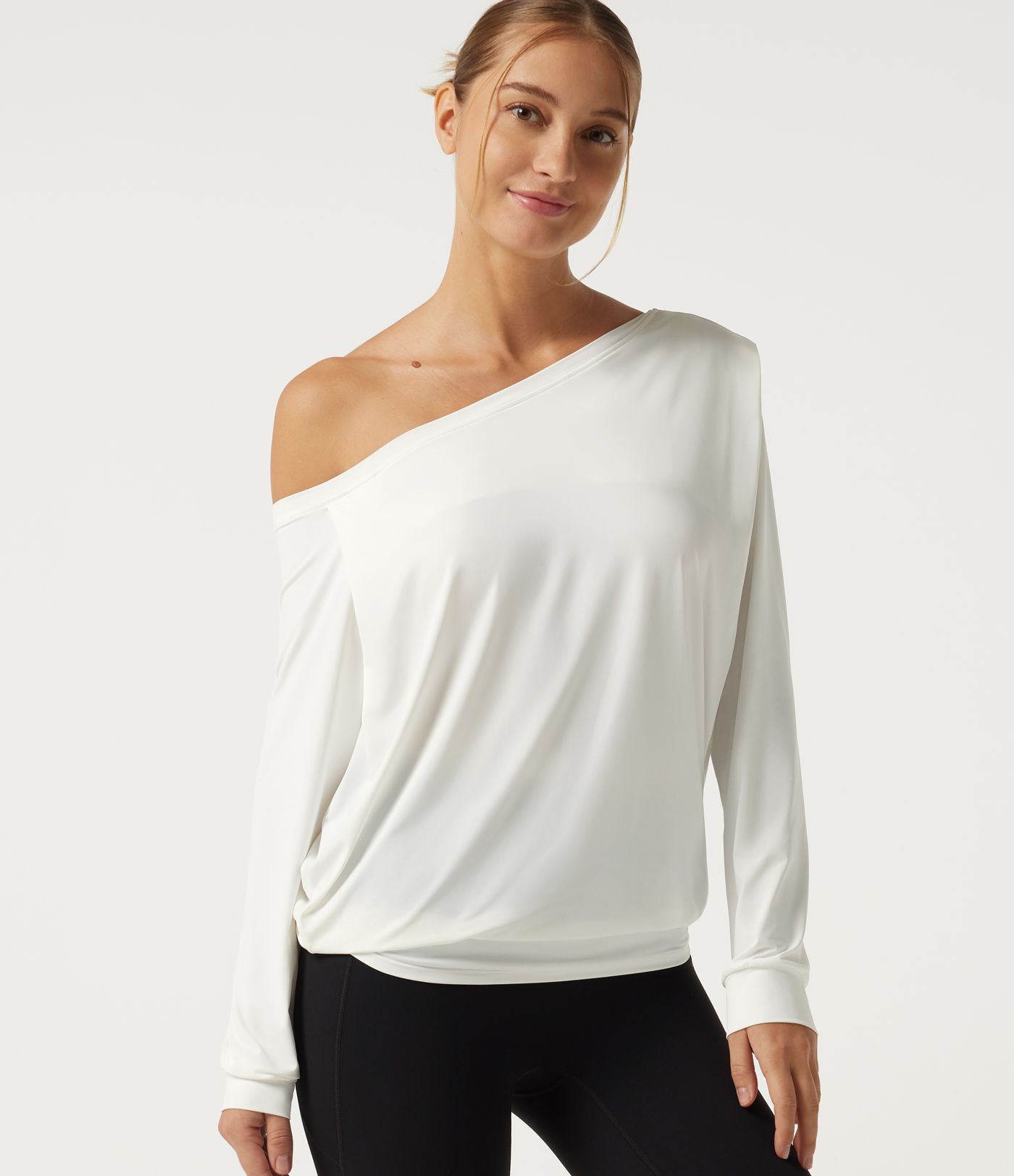 Haut de yoga asymétrique effet frais InstantCool à manches longues et détails plissés protection solaire UPF50+ Haut de yoga asymétrique effet frais InstantCool à manches longues et détails plissés protection solaire UPF50+