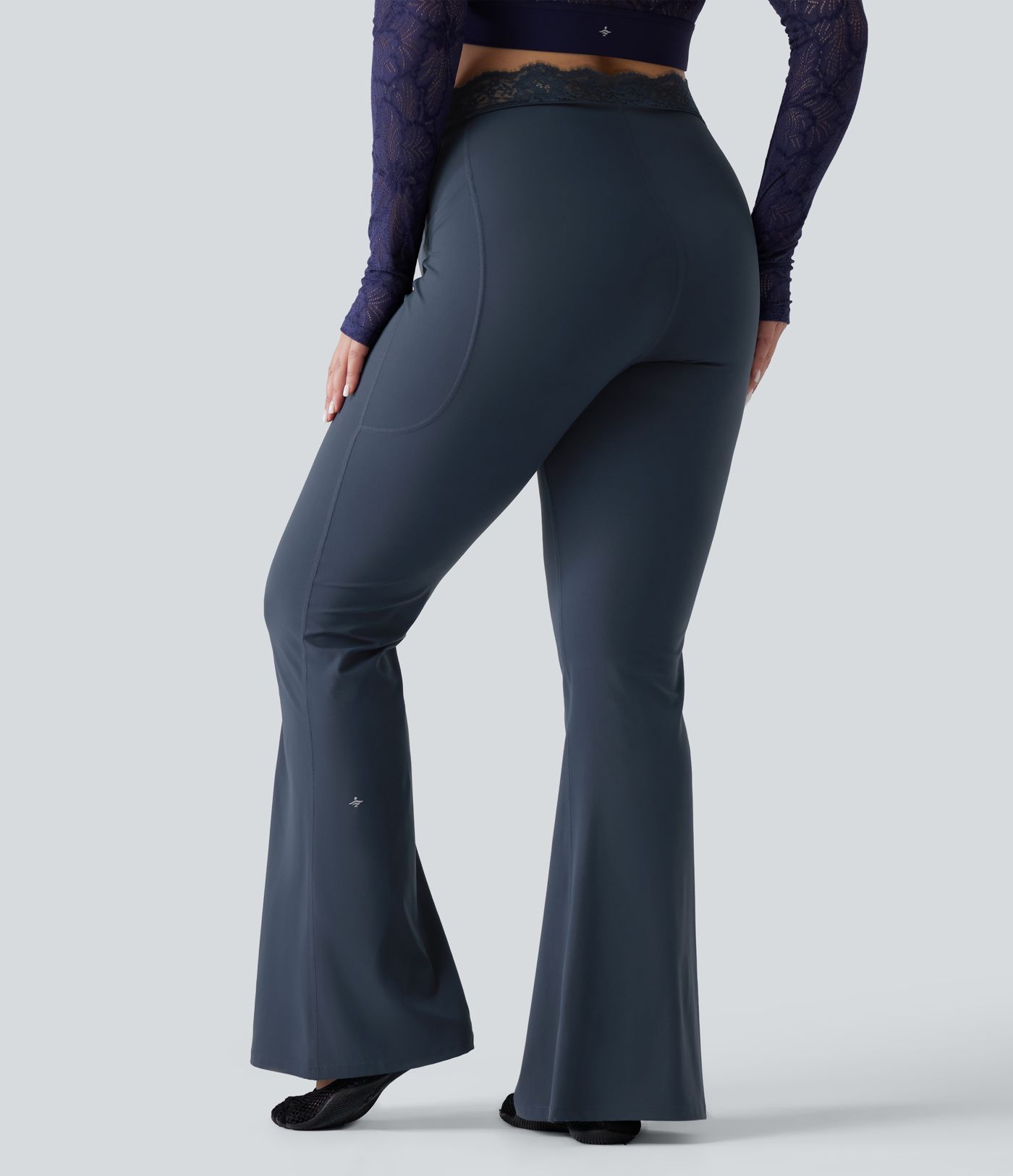 Halara UltraSculpt™ Plus Size V-Shaped High Waisted Contrast Lace Yoga Flare Leggings with Pockets