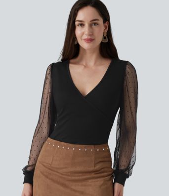 Blusa casual con escote en V, mangas largas e inserciones de malla a contraste con estampado de lunares Blusa casual con escote en V, mangas largas e inserciones de malla a contraste con estampado de lunares